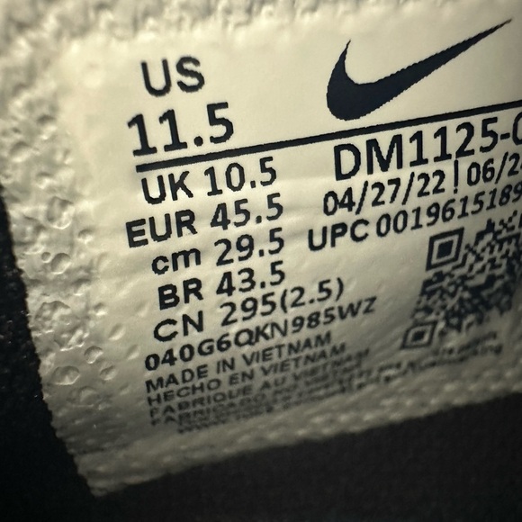 New Nike Kyrie Flytrap VI sneakers black and white size 11.5 - Picture 11 of 11